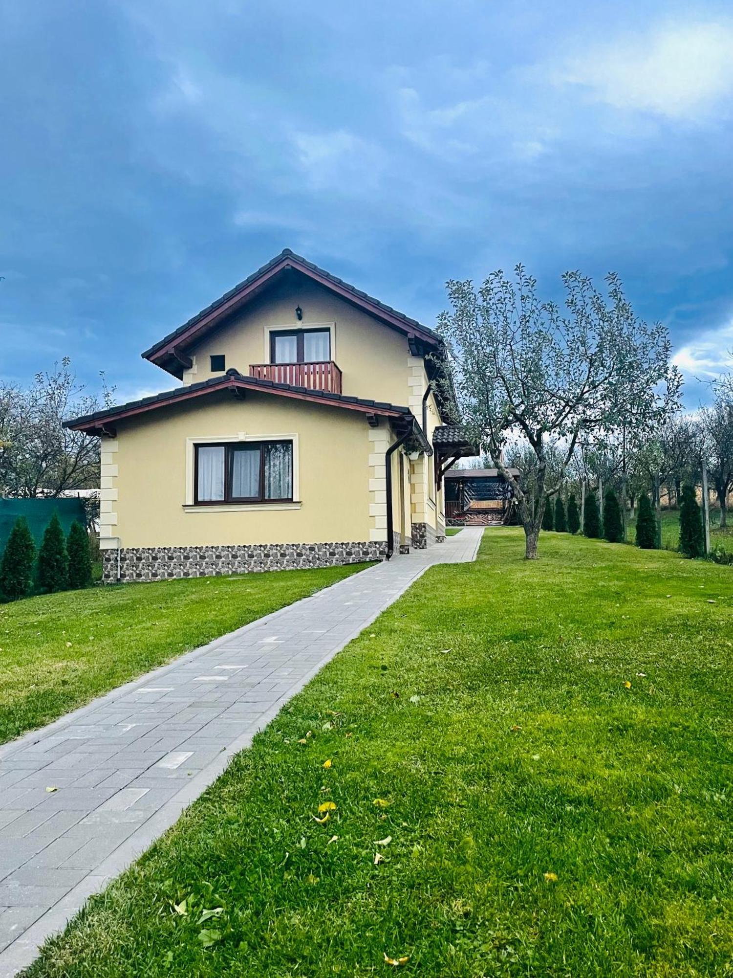 Casa De Vacanta Orlat Exteriör bild