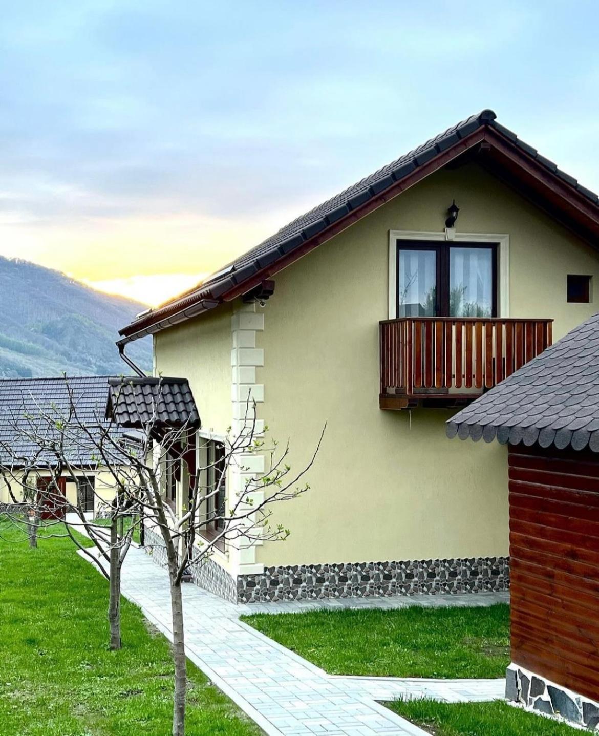 Casa De Vacanta Orlat Exteriör bild